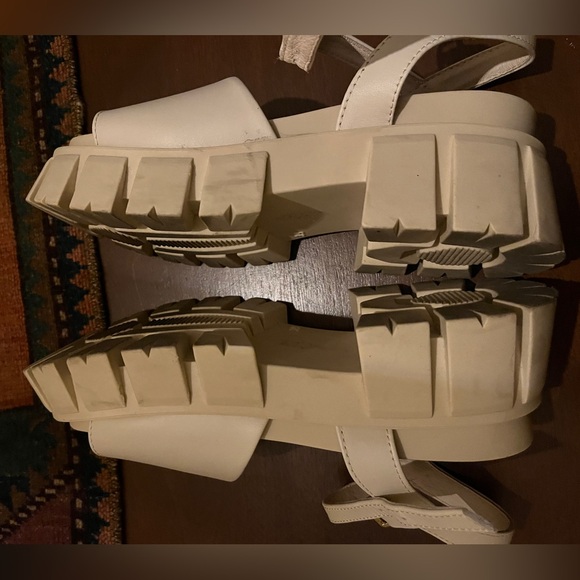 Chunky Heel Sandal in Bone White - Picture 7 of 12